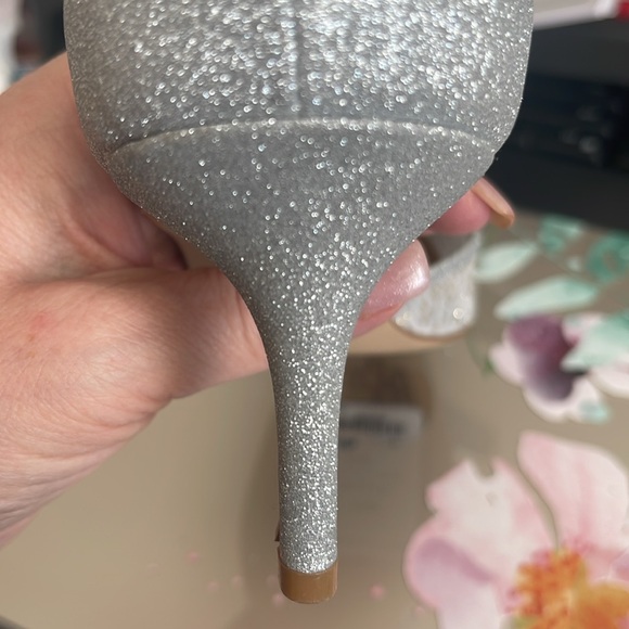 NEW Badgley Mischka Jewel silver glitter mesh kitten heel - Picture 7 of 8